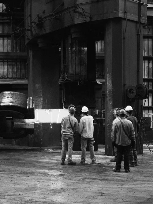 Tom Joyce, sculpture, forged stainless steel BERG XIX, in process. Photo © 2016 Anne-Marie Bouttiaux